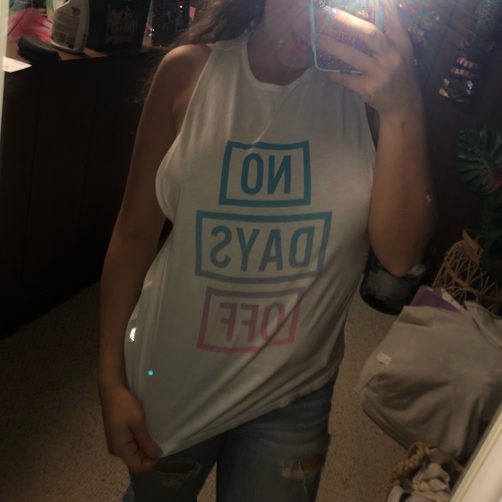 “No days off” muscle tee